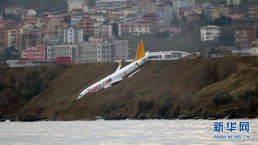 （國際）（2）土耳其一架客機降落時滑出跑道險些墜海