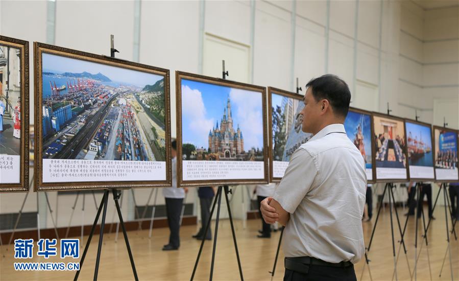 （國際）（2）“中國特色社會(huì)主義建設(shè)成就圖片展”在平壤開展