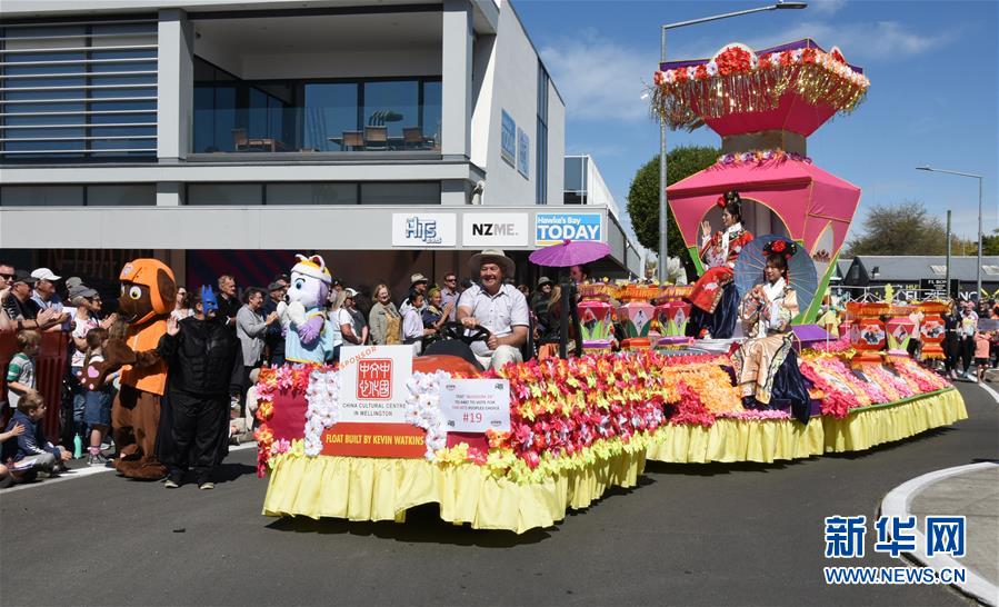 （國(guó)際·圖文互動(dòng)）（3）通訊：中國(guó)元素在新西蘭迎春花車巡游活動(dòng)中放光彩