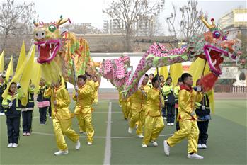 河北邢臺：舞龍炫動校園