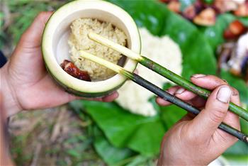 苗山脫貧影像志——山間地頭的午餐